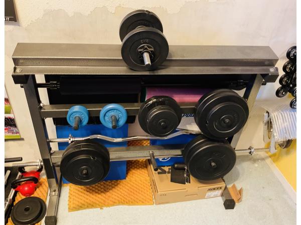 Te koop mooie gewichten en halters rek (z.g.a.n.)