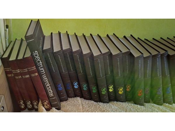 Spectrum encyclopedie 25 delen en grote atlas met 4 aanvullende delen