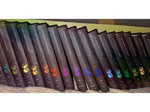 Spectrum encyclopedie 25 delen en grote atlas met 4 aanvullende delen