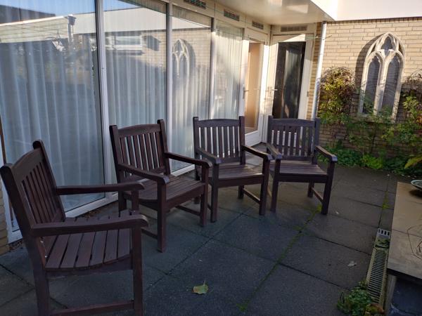 Robuuste houten tuinstoelen: 4 stuks