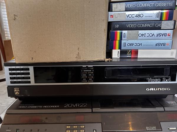 Video2000 en VHSapp. Aristona + Grundig