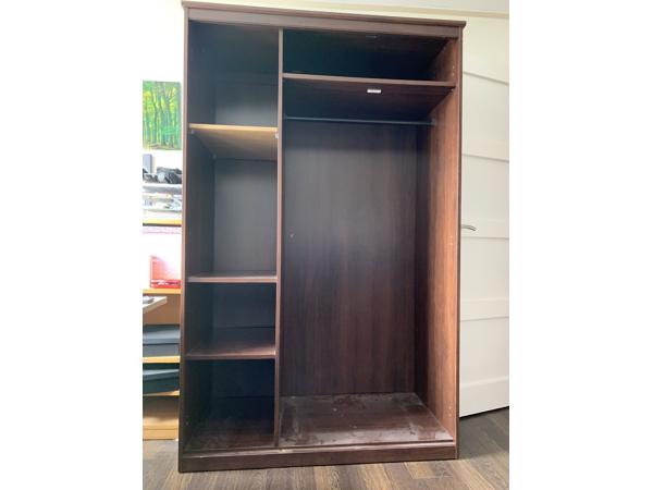 Kleding kast met spiegel
