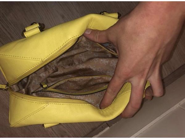 Gele Guess hand tas in goede conditie.