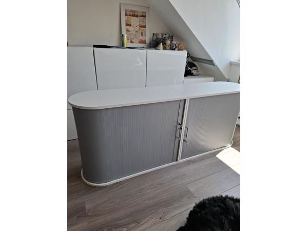 2 kleine roldeurkastjes in grijs en wit