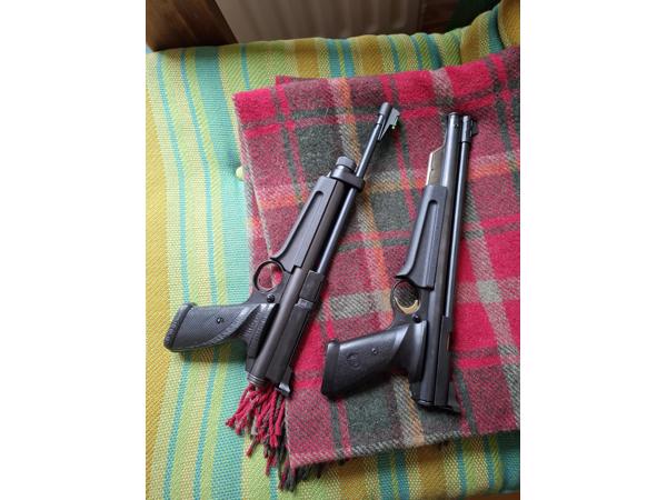 2x Crosman (Custombuild SSP250 en C1377)