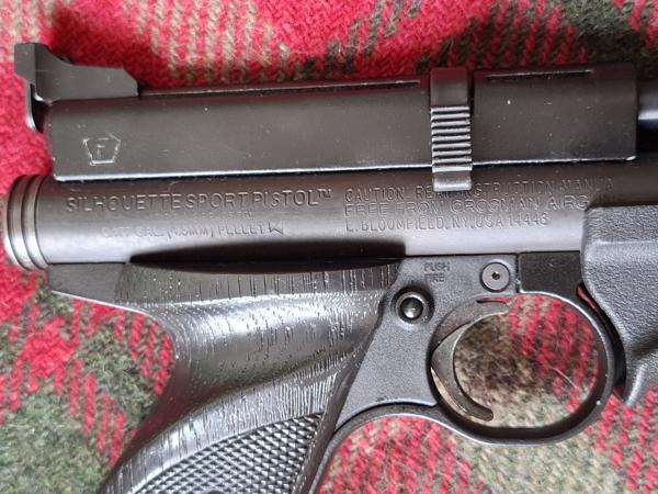 2x Crosman (Custombuild SSP250 en C1377)