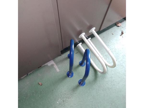 muurbeugels om plank op te bevestigen