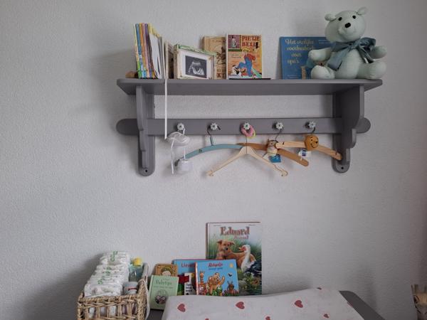 ledikantje, commode en rekje