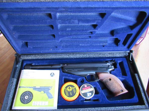 Feinwerkbau air pistol model 65 wedstrijd pistool