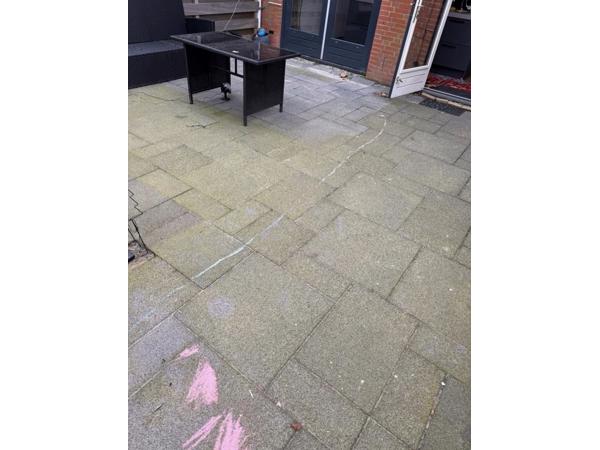 Gratis af te halen tuintegels 40m2