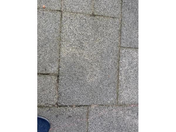 Gratis af te halen tuintegels 40m2