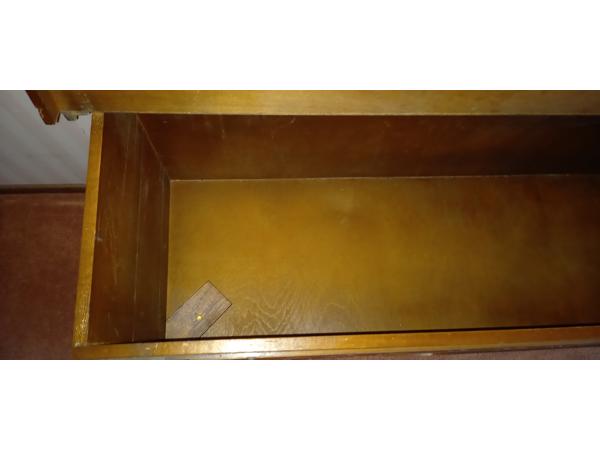 Een hele mooie gedecoreerde dekenkist