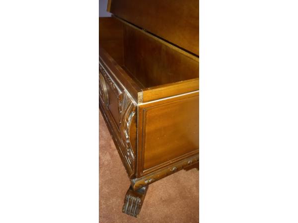 Een hele mooie gedecoreerde dekenkist