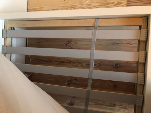 Eenpersoons bed Malm Ikea wit. Inclusief lattenbodem en eventueel matras