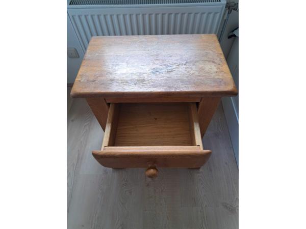 Houten nachtkastje
