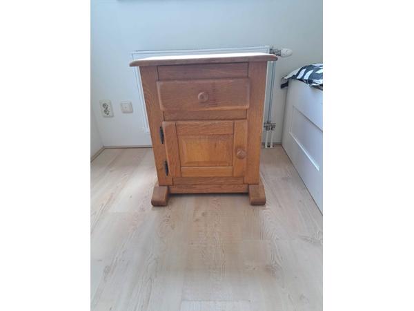 Houten nachtkastje