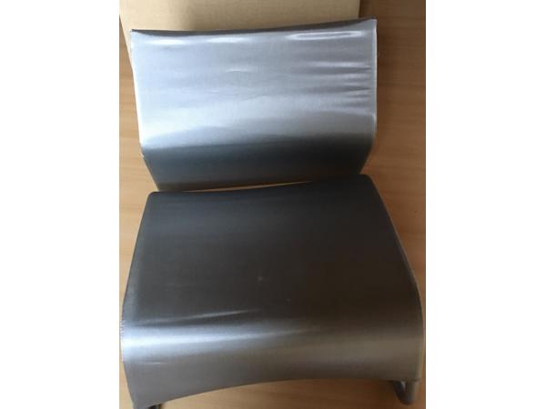 Zilverkleurige stoel