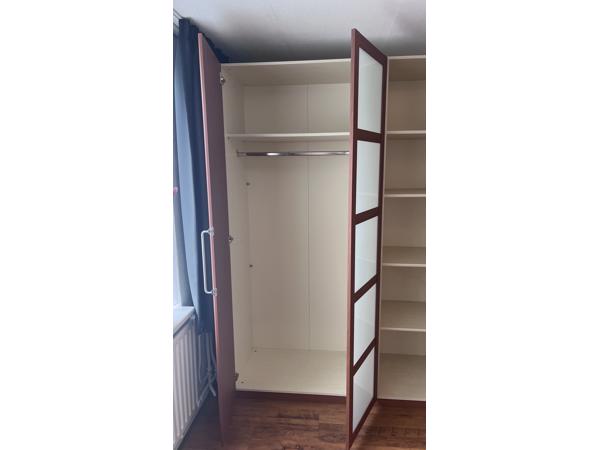 2 zeer nette kleding/ linnenkasten