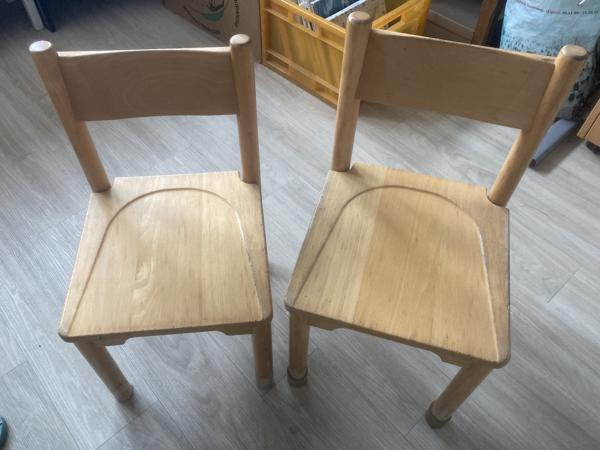 Houten peuter stoeltjes