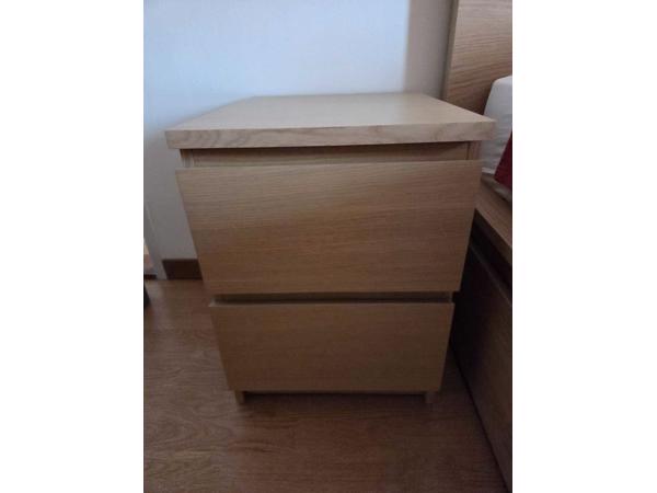 Tweepersoons bedframe met nachtkastjes