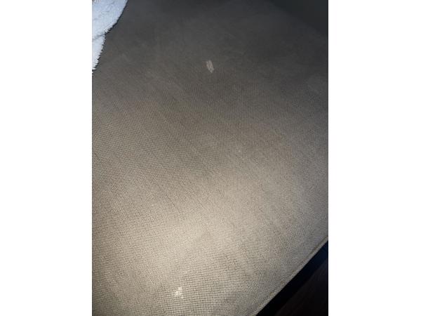 Bank met poef nog in goede staat, 1 kussen wel gescheurd