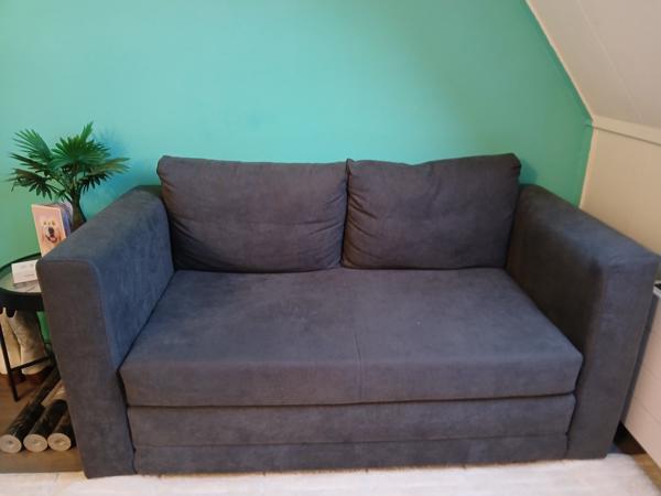 Zeer mooie 2 persoons slaapbank kleur antraciet/grijs.