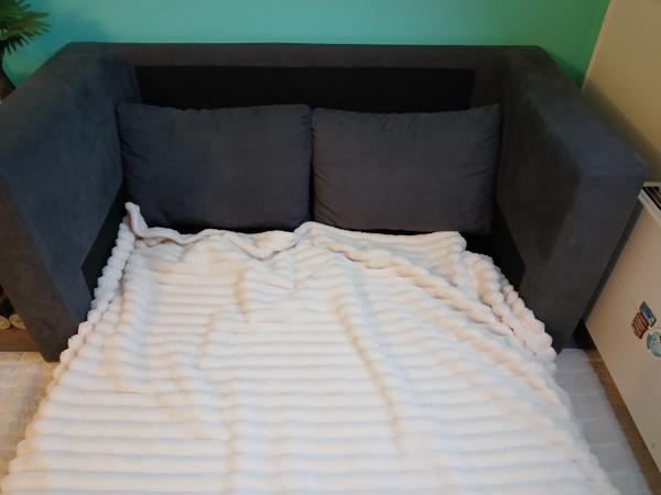 Zeer mooie 2 persoons slaapbank kleur antraciet/grijs.