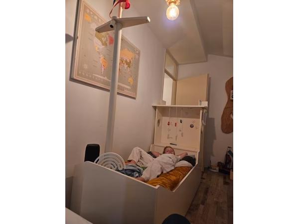 Bed in bootvorm