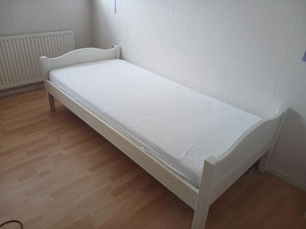Kinderbed met nieuwe matras