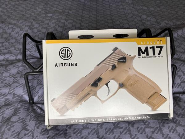 SIG Sauer M17 / 4,5 mm .177 CO2