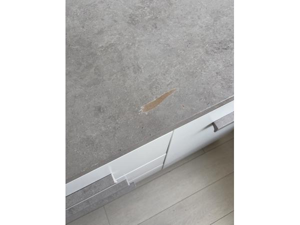 Kast met lades en deurtje - lichte beschadiging