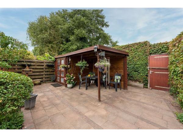 Tuinhuisje/schuurtje met veranda