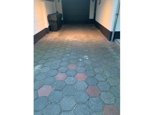 6 kantige opritstenen ca 60m2