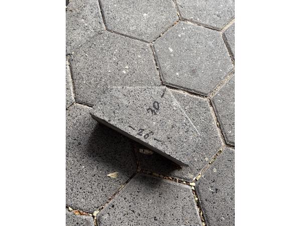 6 kantige opritstenen ca 60m2