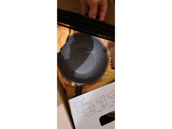 Snelkookpan, pannekoekenpan, hapjespan (allemaal voor gasfornhuis), waterkoker en vlamverdeler