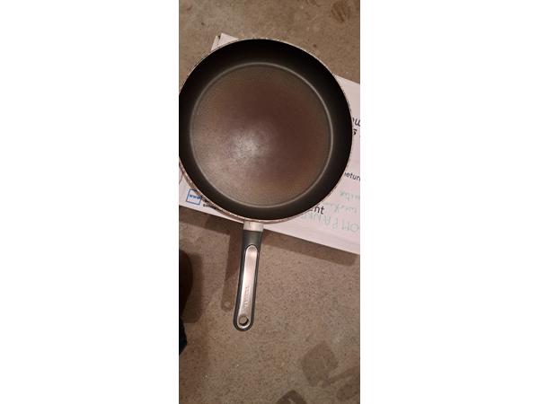 Snelkookpan, pannekoekenpan, hapjespan (allemaal voor gasfornhuis), waterkoker en vlamverdeler