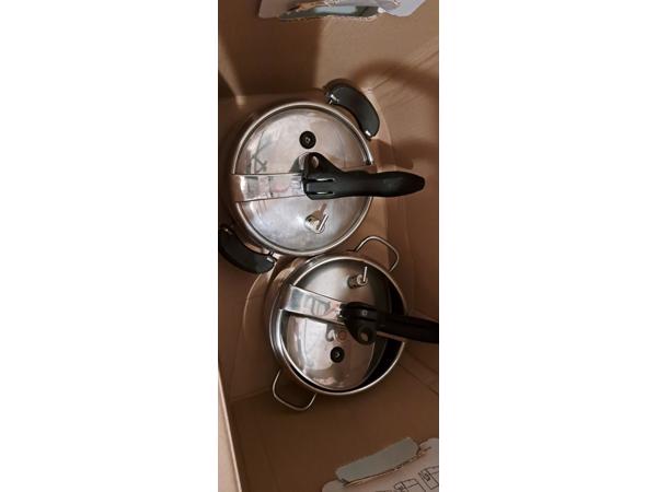 Snelkookpan, pannekoekenpan, hapjespan (allemaal voor gasfornhuis), waterkoker en vlamverdeler