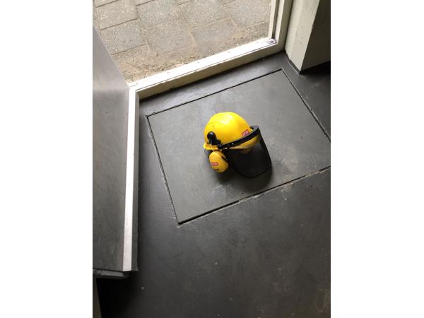 Zaaghelm met scherm en bescherming