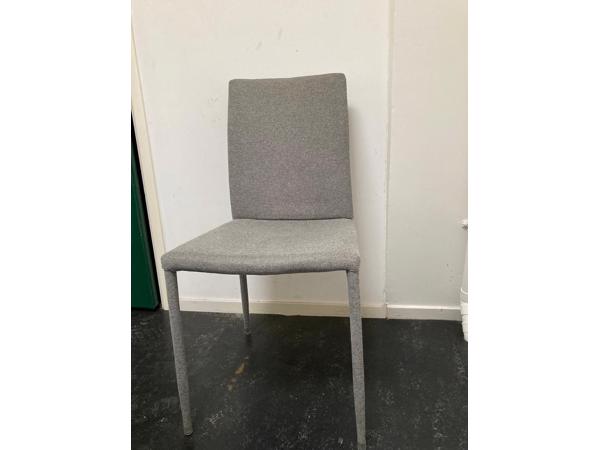 Eetkamer stoelen grijs bekleed