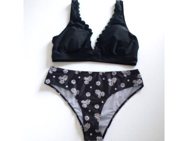 Bikini zwart met gele bloemetjes L