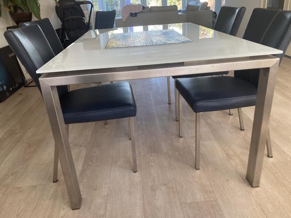 Glazen eettafel te koop