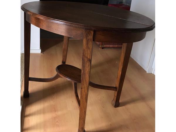 Elegante antieke sidetable van donker hout