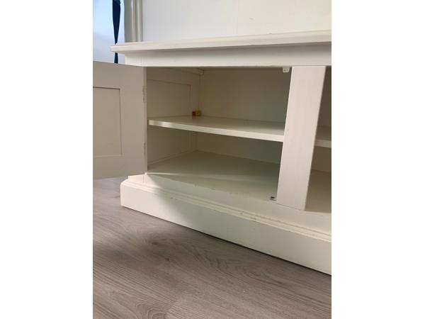 Witte Rivera Maisson tv meubel met opbergruimte.
