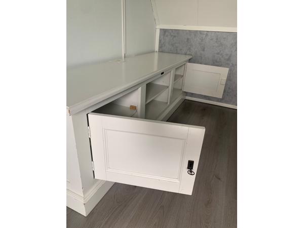 Witte Rivera Maisson tv meubel met opbergruimte.