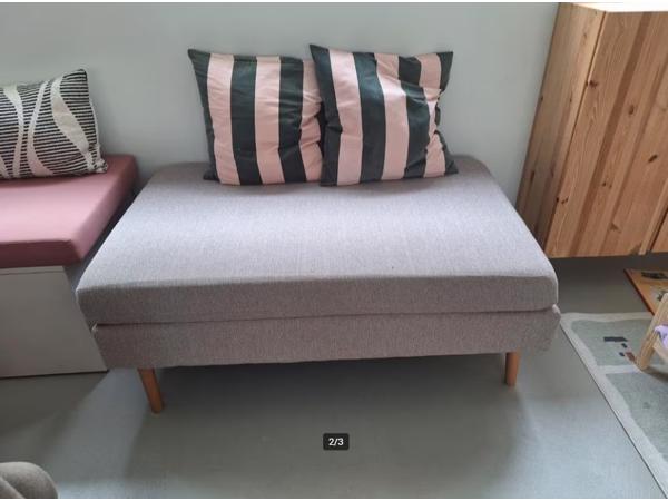 Hocker / Voetenbank Beige met Houten Poten
