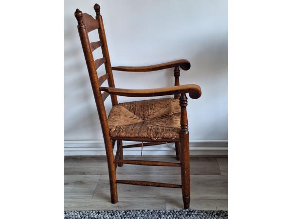 klassieke houten stoel