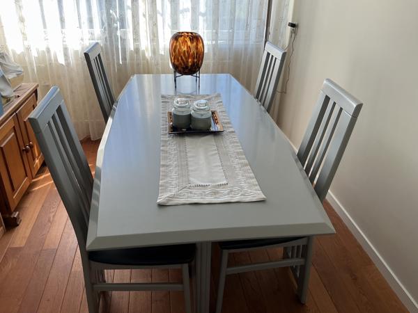 Eetkamertafel +4stoelen