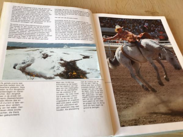 2 boeken v.Canada ,oudere & vernieuwde versie TOP