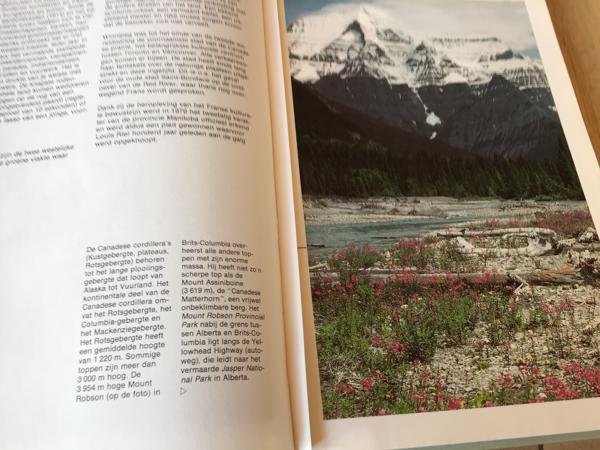 2 boeken v.Canada ,oudere & vernieuwde versie TOP