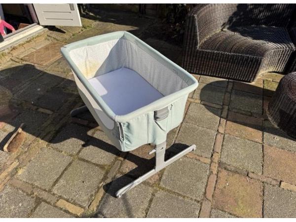 Co-Sleeper stevig en compleet - kleine vlek